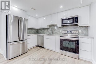 22 Decarie Cir in Toronto, ON - Building Photo