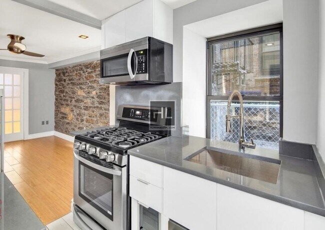 W 97TH ST. in New York, NY - Foto de edificio - Building Photo