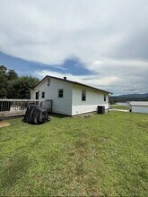 4066 Crossmill Ln in Salem, VA - Foto de edificio - Building Photo