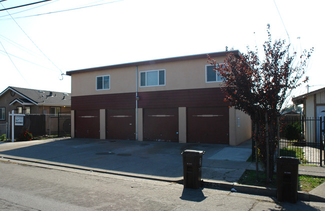 2320 Virginia Ave in Richmond, CA - Foto de edificio - Building Photo