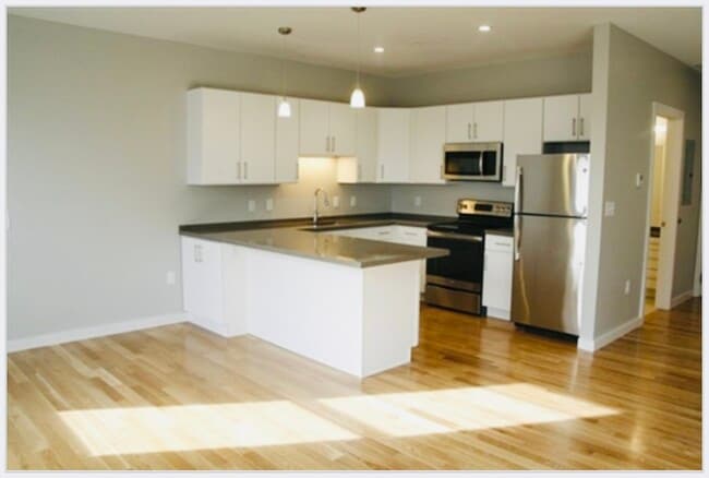 20 Orleans St, Unit 302 in Boston, MA - Foto de edificio - Building Photo