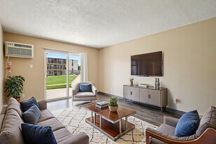 Broadmoor Springs in Colorado Springs, CO - Building Photo