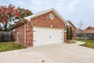 2218 Summer Brook Dr in Weatherford, TX - Building Photo - Building Photo