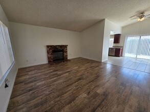 43915 30th St E in Lancaster, CA - Building Photo - Building Photo