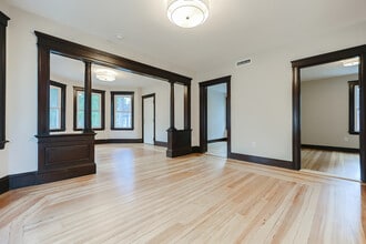 65 Burton St, Unit 2nd Floor in Bristol, RI - Building Photo - Building Photo