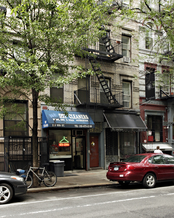 219 E Tenth St in New York, NY - Foto de edificio