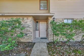 1604 Hazelwood St in Conroe, TX - Building Photo - Building Photo