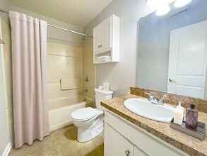 Forest Street Apartments in Charlottesville, VA - Foto de edificio - Building Photo