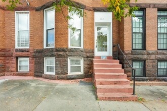 2645 N Charles St, Unit D in Baltimore, MD - Foto de edificio - Building Photo