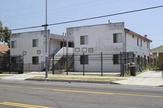 732-743 E 108th St in Los Angeles, CA - Building Photo - Building Photo