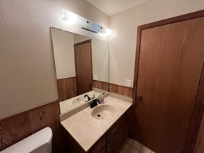 978 Hacienda Ct in Rohnert Park, CA - Building Photo - Building Photo