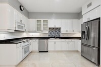 717 Crandon Blvd in Key Biscayne, FL - Building Photo - Building Photo