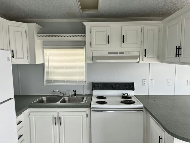 2234 Chicago Cubs St in Avon Park, FL - Building Photo - Building Photo