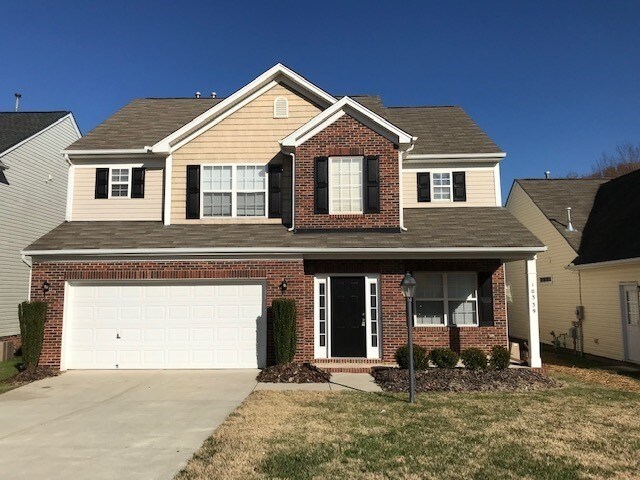 10339 Samuels Way Dr in Huntersville, NC - Foto de edificio