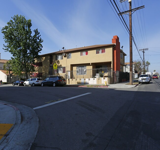 3152 San Marino St in Los Angeles, CA - Foto de edificio - Building Photo