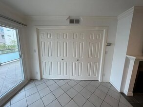 4300 Vía Dolce, Unit APT 116 in Marina Del Rey, CA - Foto de edificio - Building Photo