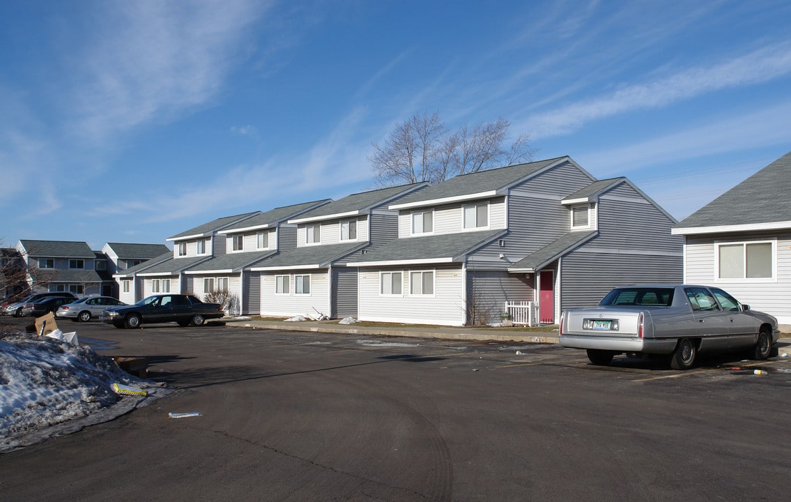 Silver Stone Townhomes in Lansing, MI - Foto de edificio