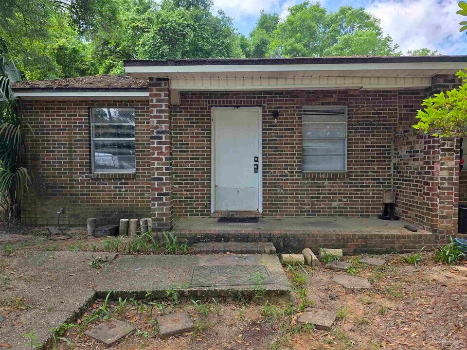 6710 Gulley Ln in Pensacola, FL - Building Photo