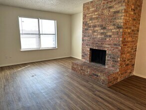 2713 Hurstview Dr in Hurst, TX - Building Photo - Building Photo