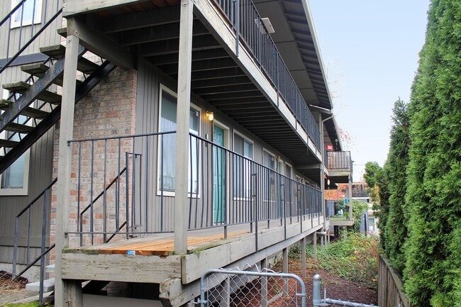 1118 SE Rhone St in Portland, OR - Building Photo - Building Photo