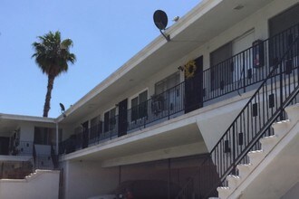 7737 Bright Ave, Unit D in Whittier, CA - Foto de edificio - Building Photo