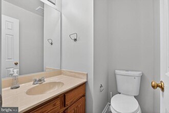 8408 Millwood Dr in West Springfield, VA - Building Photo - Building Photo