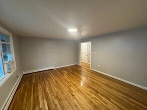 4 Lord St, Unit 4 in Worcester, MA - Foto de edificio - Building Photo