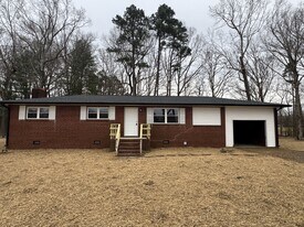 5332 Hicone Rd in McLeansville, NC - Building Photo
