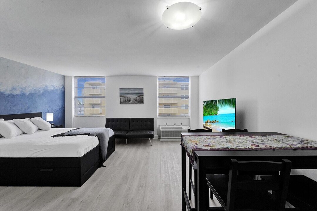 710 Washington Ave in Miami Beach, FL - Building Photo