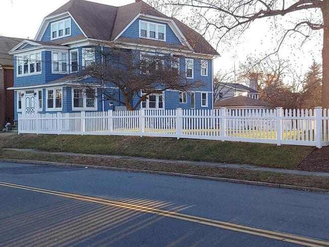 675 Courtland Ave, Unit 675 Courtland Ave