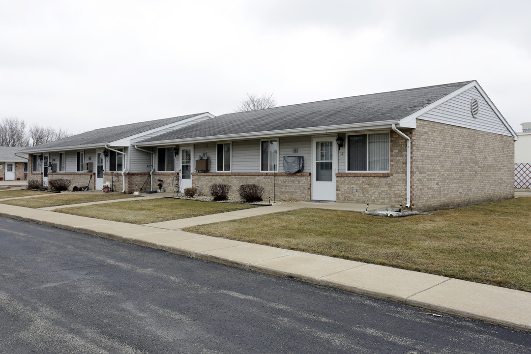 Cambridge Apartments in Morris, IL - Building Photo