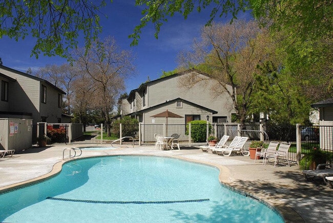 Pepperwood in Davis, CA - Foto de edificio - Building Photo
