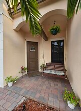 20914 NW 1st Dr in Pembroke Pines, FL - Foto de edificio - Building Photo
