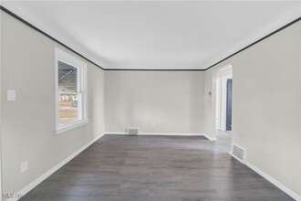 16902 Lotus Dr in Cleveland, OH - Building Photo - Building Photo