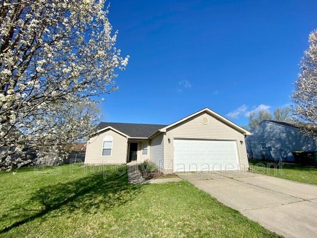 4028 Dogwood Ln in Franklin, IN - Building Photo - Building Photo
