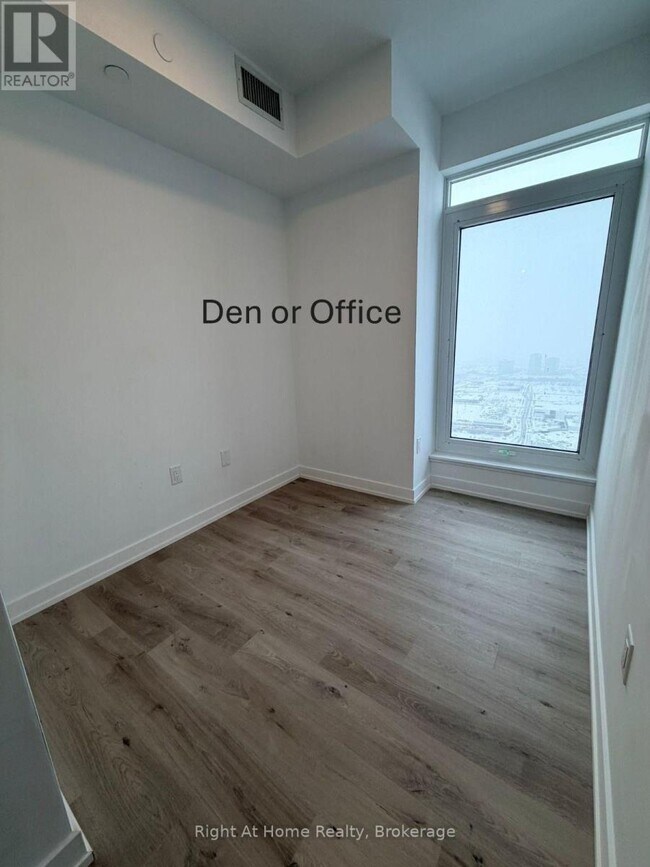 395 Square One Dr in Mississauga, ON - Building Photo - Building Photo