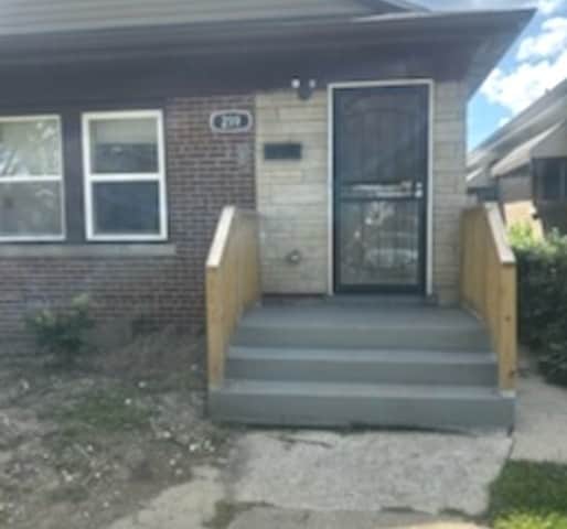 property at 219 E 89th Pl