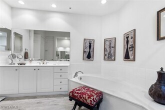 9079 Cascada Way in Naples, FL - Building Photo - Building Photo