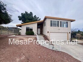 13768 Titonka Rd in Apple Valley, CA - Building Photo