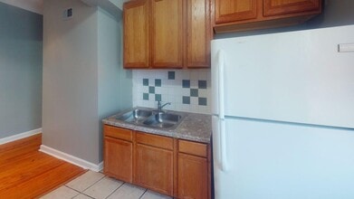 817 W 83rd St in Chicago, IL - Building Photo - Building Photo