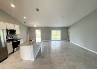 2707 NE 7th Ave in Cape Coral, FL - Building Photo - Building Photo