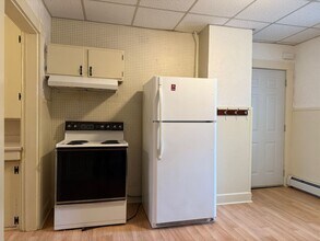 66 Stroudwater St in Westbrook, ME - Building Photo - Building Photo