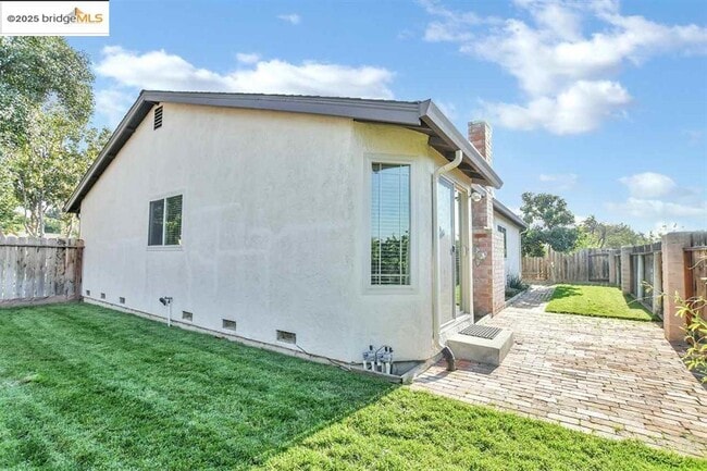 817 Basalt Way in Antioch, CA - Building Photo - Building Photo