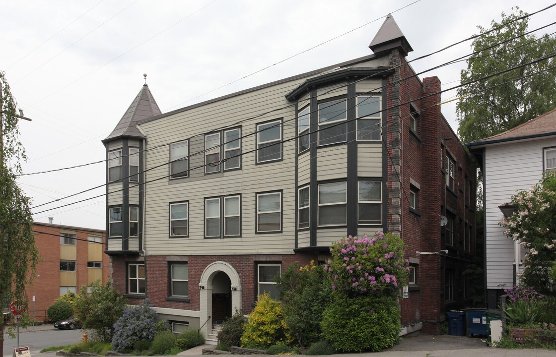 BK Bernkastle Apartments in Seattle, WA - Building Photo