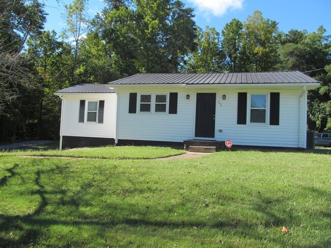 2301 US-52 in Pinnacle, NC - Building Photo - Building Photo