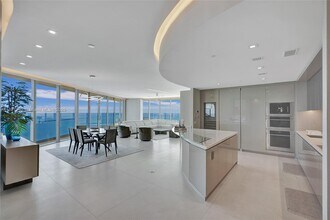 18975 Collins Ave, Unit 3000 in Sunny Isles Beach, FL - Building Photo - Building Photo