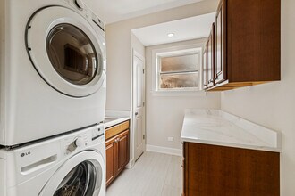 2705 W Ardmore Ave, Unit 1st Floor in Chicago, IL - Building Photo - Building Photo