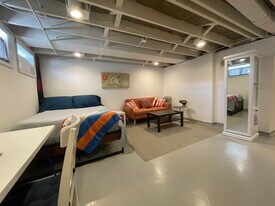 326 Greenlow Rd, Unit Private Furnished Unit in Academy Heights in Catonsville, MD - Building Photo