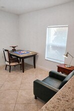 2521 NW 31st Ct in Oakland Park, FL - Building Photo - Building Photo