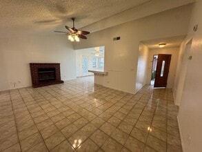 6348 N Genoa Ave in Fresno, CA - Building Photo - Building Photo